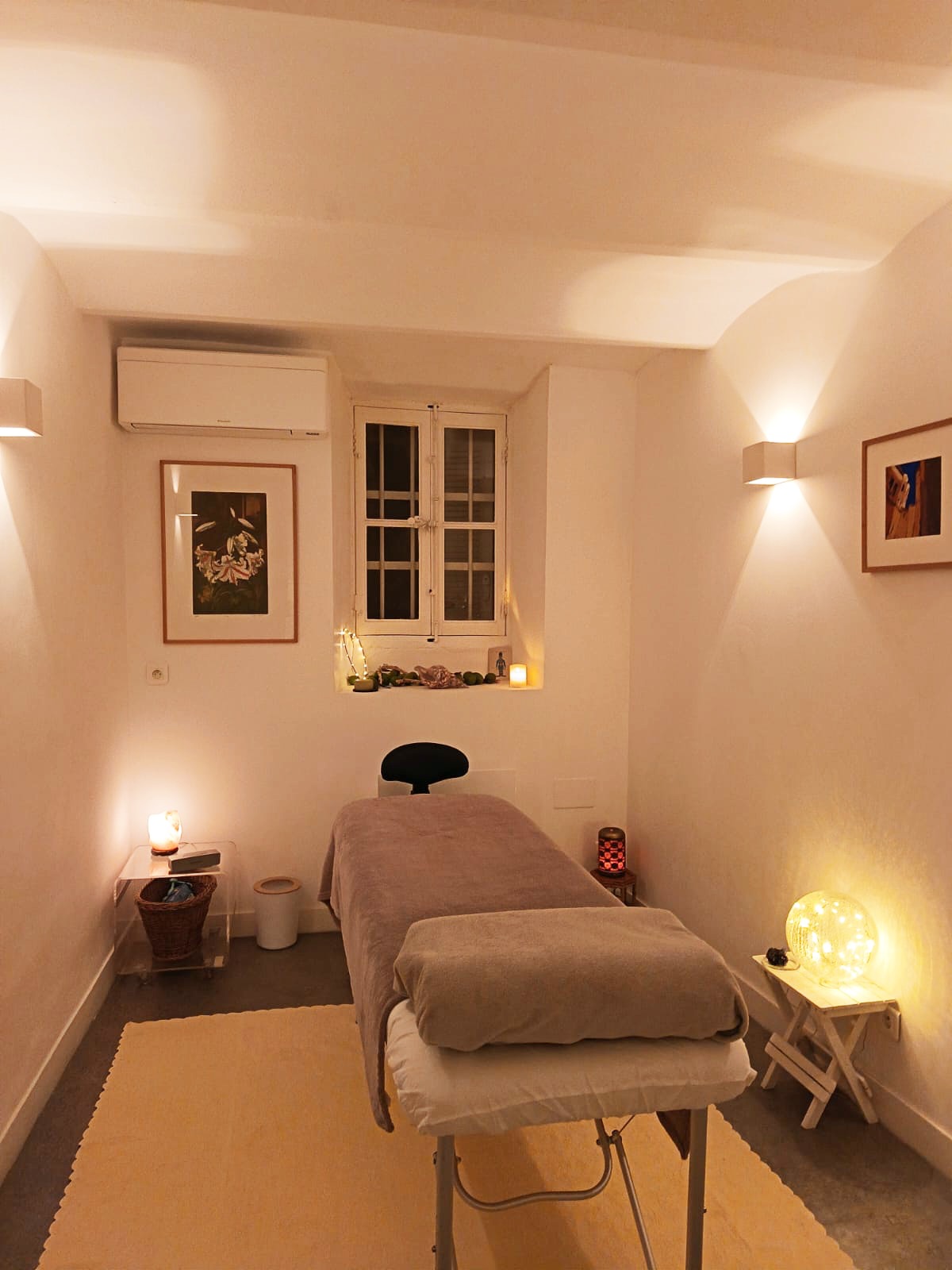 Séance de Reiki Usui à Marseille - Soin énergétique d'imposition des mains par Sarah Parkhurst.